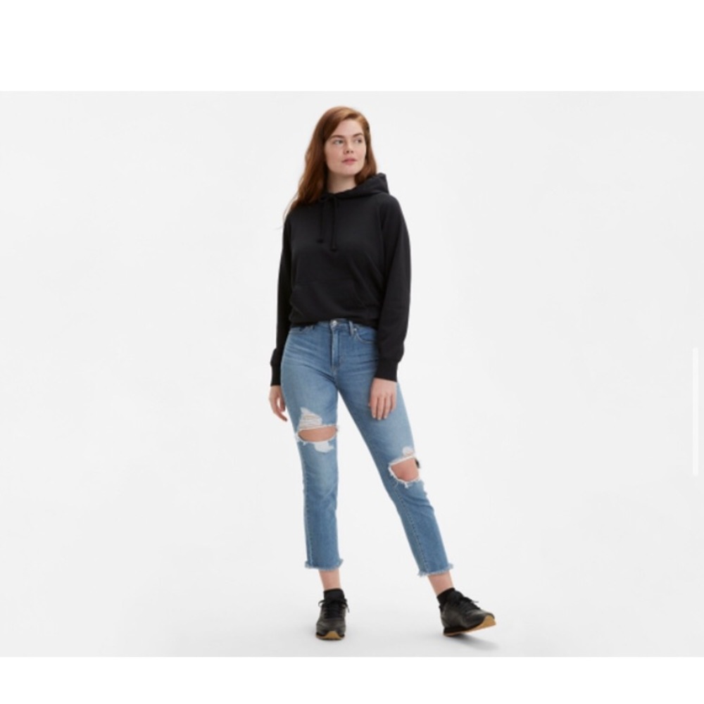 BRAND NEW LEVIS DISTRESSED